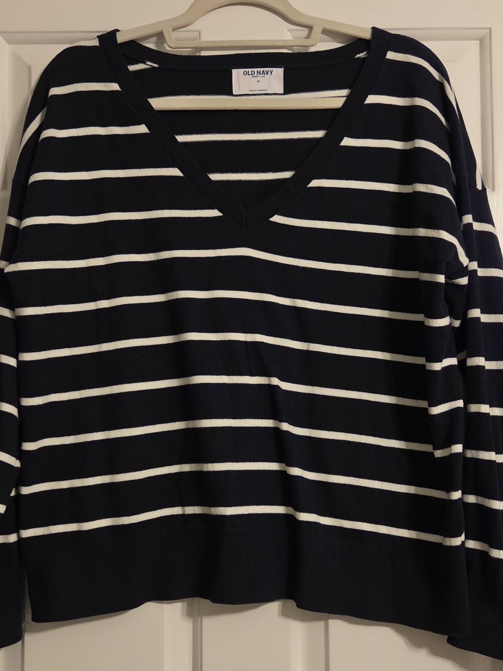 Old Navy SoSoft Lite Striped Womens V-Neck Sweater Navy Blue White Size Medium